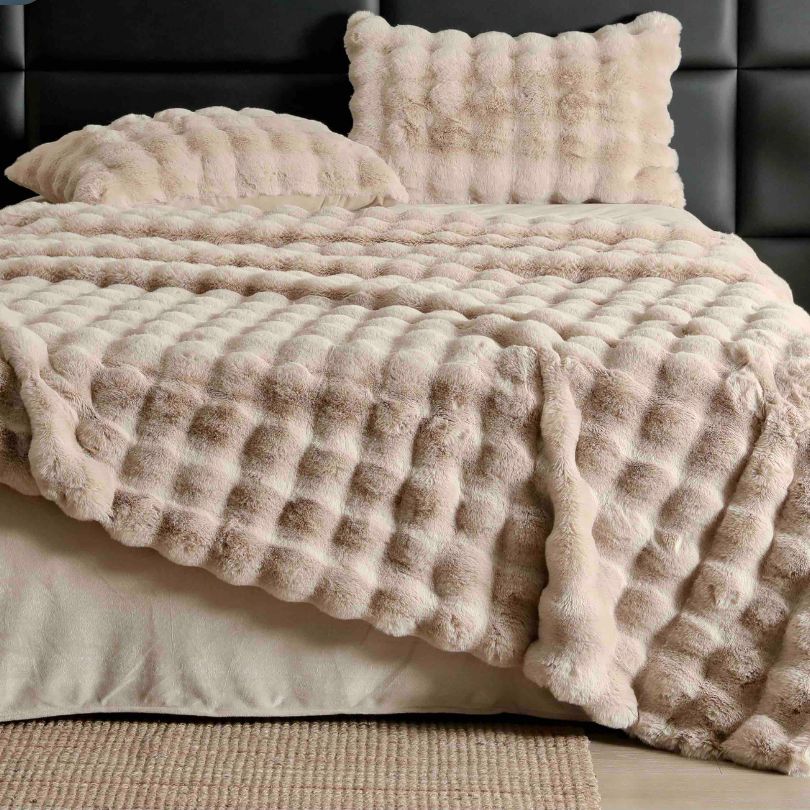 Lenjerie de pat din blanita de iepure artificiala – 6 piese, confort premium pentru nopti de vis | COD 1112-J